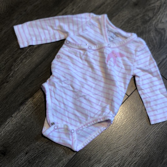 Jessica Simpson onesie size 0-3 months - Picture 3 of 5